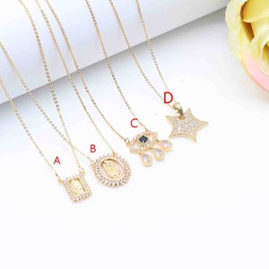 Collar con diseño de llave para mujer, colgante chapado en oro de 18k con dije de Be Brave - Product Image 2