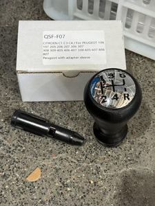 QSF pomello cambio per CITROEN C1 C3 C4 per <span class=keywords><strong>PEUGEOT</strong></span> 106 107 205 206 <span class=keywords><strong>207</strong></span> <span class=keywords><strong>Peugeot</strong></span> con adattatore manica cromata <span class=keywords><strong>nera</strong></span> - Product Image 3