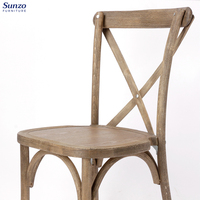Chaise de salle à manger d'extérieur empilable en bois massif traditionnelle et durable à dossier croisé pour mariages et hôtels – Vente en gros