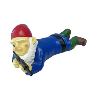 Custom resin crawling soldier gnome with a gun and Christmas red hat ornament decoration for garden funny gnomes statue