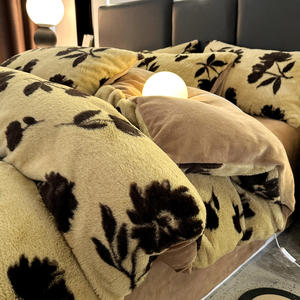 طقم أغطية سرير من الصوف الناعم مع غطاء وسادة وغطاء لحاف شتوي فاخر - Product Image 3