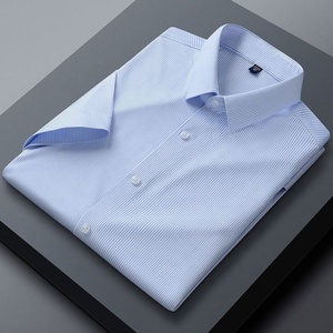Camicia a maniche corte elasticizzata, senza pieghe, senza stiratura, a righe o quadri, elegante, da lavoro, estiva, versatile, da uomo. - Product Image 5