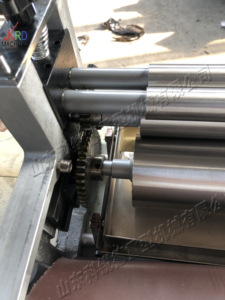 Machine à coller automatique à colle froide / Machine à coller pour <span class=keywords><strong>papier</strong></span> <span class=keywords><strong>peint</strong></span>, cuir / Machine à fabriquer des couvertures de livres reliés - Product Image 6