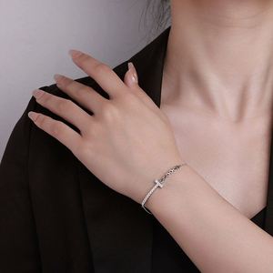 Bracelet en argent sterling S925 avec croix et moissanite - Product Image 3