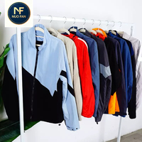Vêtements d'occasion - Vestes zippées mixtes pour hommes de catégorie B, commande minimum 1000 kg, vente en gros en balles