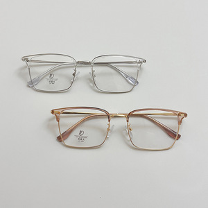 Lunettes de lecture Qianai TR90 à monture carrée, anti-lumière bleue, unisexes, avec verres en polycarbonate et monture en métal pour un usage quotidien - Product Image 5