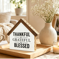 Panneau en bois rustique en forme de maison de ferme, avec inscription « Thankful Grateful Blessed », pour décoration de table, de cheminée ou d'étagère à la maison