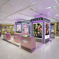 Comptoir de présentation de maquillage en bois sur mesure de style contemporain pour magasin de cosmétiques