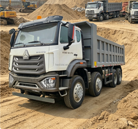 Truk Tambang HOWO NX 8X4 SINOTRUCK yang Tahan Lama, Hub Roda yang Diperkuat, Kapasitas Muatan >50T, Emisi Euro 2, Mesin Weichai 351-450hp
