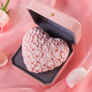 AKOKO <span class=keywords><strong>Moule</strong></span> <span class=keywords><strong>en</strong></span> Silicone Cœur à Pétales <span class=keywords><strong>de</strong></span> 4 Pouces, <span class=keywords><strong>Moule</strong></span> <span class=keywords><strong>de</strong></span> Cuisson pour Pâtisserie Française, <span class=keywords><strong>Moule</strong></span> à Gâteau Mousse pour la Saint-Valentin, Outil à Gâteau - Product Image 1