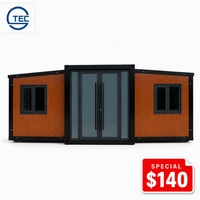 Maison conteneur préfabriquée modulaire extensible portable à double porte vitrée avec finition grain de bois et double fenêtre