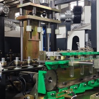 Machine de soufflage par étirage linéaire à 4 cavités entièrement automatique avec moteur Delta pour bouteilles d'eau minérale PET de 1L, certifiée CE
