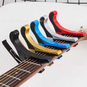 Capo para guitarra con agarre metálico, transpositor universal para guitarra y ukelele, 5 colores, acabado pulido, accesorio duradero - Product Image 1
