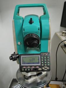 סט תחנה טוטלית משומשת דגם SET230RK IM52 ללא פריזמה, זולה במיוחד, מכשיר מדידה SETUSED, עמידות למים IP55, הגדלה פי 30 - Product Image 3