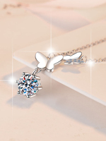 Pendentif papillon tendance en moissanite 1 carat sur un collier en argent sterling, cadeau de fiançailles élégant