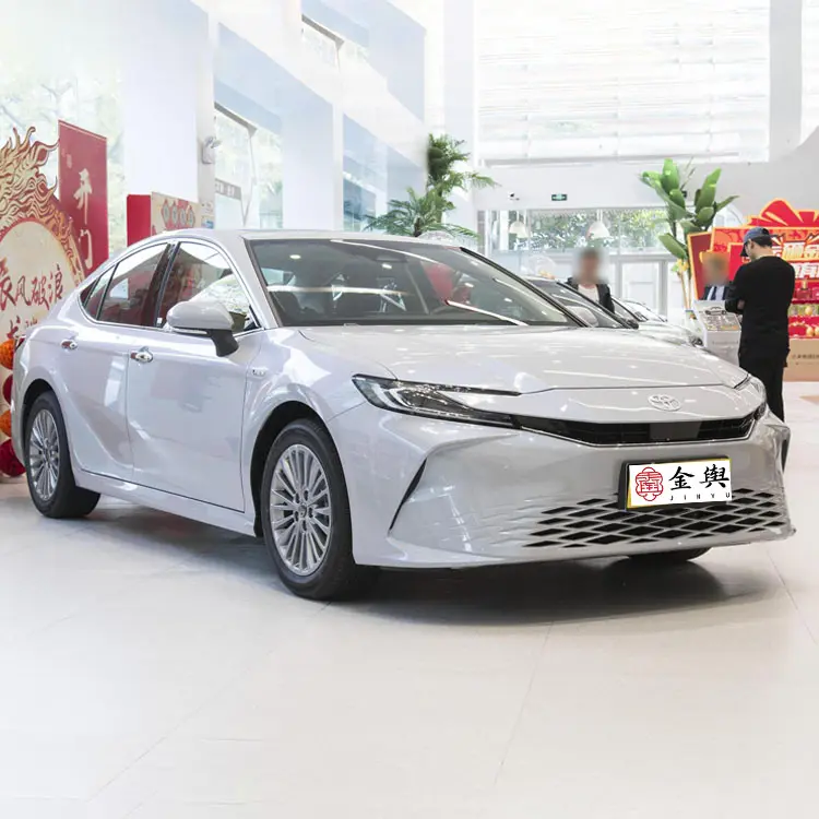 Toptan stok iyi fiyat benzin araç 0km kullanılmış araba 2.0L Deluxe marka yeni enerji elektrikli arabalar Toyota Camry hibrid Sedan