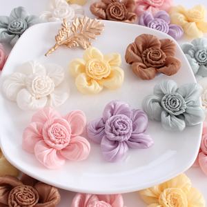 Nuevo accesorio para el cabello floral Rosa Centro enrollado de tela suave de 6CM con nuevas rosas centrales enrolladas - Product Image 1