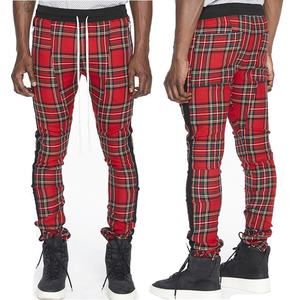 Pantalon de jogging sport pour homme, coupe slim, à carreaux rouges, avec fermeture éclair à la cheville et bande latérale, vente en gros - Product Image 1