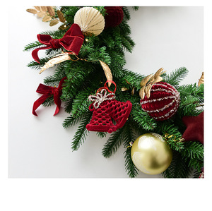 Guirlande de Noël artificielle pré-éclairée LINGKAI avec boules bordeaux, feuilles dorées, nœuds et lumières LED pour cheminée, cadre de porte, décoration de fêtes - Product Image 6