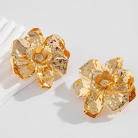 Nouvelle Arrivée Mode Vente en Gros Grandes Boucles d'Oreilles Fleur Métallique Dorées Clous d'Oreilles Floraux Dorés pour Femmes Usage Quotidien