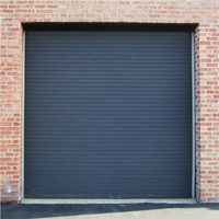 Portes sectionnelles industrielles avec capteurs de détection d'obstacles, activation automatique du recul pour usines et entrepôts.