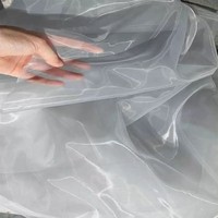 Tissu d'organza de fil de cristal d'organza transparent brillant métallique réfléchissant liquide de polyester pour la robe de femmes