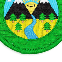 Patchs brodés en tissu chenille personnalisés en gros, motif cœur et fleur, prix bas, couleur personnalisée pour vestes et chapeaux, OEM disponible
