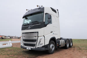 Vente de camions <span class=keywords><strong>Volvo</strong></span> <span class=keywords><strong>FH</strong></span> Camions lourds |   Camions diesel d'occasion à vendre |   Camion semi-remorque <span class=keywords><strong>Volvo</strong></span> entièrement entretenu - Product Image 4