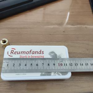 Kit de réparation de pneus de vélo Reumafonds avec patchs et outils dans une petite boîte blanche en plastique de 56 g - Product Image 2