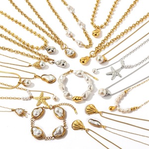 Collana con Perle in Acciaio Inossidabile Placcato Oro 18k con Ciondolo Geometrico a Catena per Regalo - Product Image 5