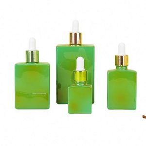 Botellas de vidrio de laboratorio personalizadas de 125 ml con estampado en caliente, tapa de rosca, para mezcla de aceite verde, subenvasado, forma cuadrada oscura, suministro. - Product Image 1