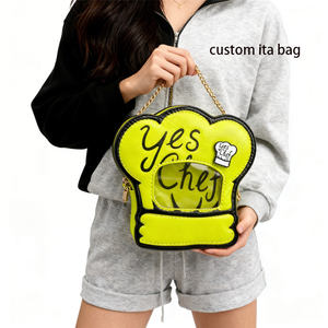 Borsa a tracolla personalizzata gialla per chef con finestra trasparente per spille e accessori, per amanti della ristorazione e dell'espressione culinaria - Product Image 3