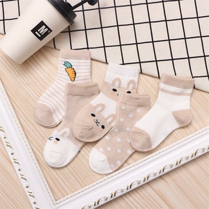 Venta caliente lindo conejo de dibujos animados patrón tripulación Calcetines niños algodón fino bebé tripulación calcetines al por mayor - Product Image 3