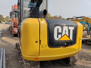Mini-excavatrice Caterpillar 305.5E2 d'occasion en bon état, peinture d'origine, 5 tonnes, excavatrice hydraulique sur chenilles, en vente - Product Image 2