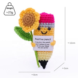Nuevo Adorno de Hilo Tejido a Mano, Pequeño Lápiz con Birrete de Graduación, Decoración de Dibujos Animados con Energía Positiva para el Hogar y la Oficina - Product Image 5