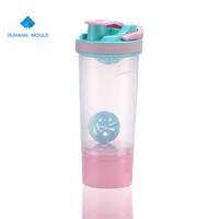 Bouteille d'eau en plastique OEM de 700ml pour shaker de sport de gymnastique gobelets de shaker de protéines avec compartiments et boule mélangeur