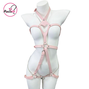 Body sexy original personalizado con forma de corazón y tirantes de cadena, un éxito de ventas en ropa femenina transfronteriza. - Product Image 1