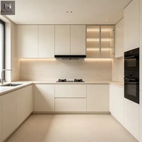Meubles de cuisine classiques de luxe sur mesure CBMmart, en bois massif et MDF, placage bois, armoires de cuisine avec îlot central.