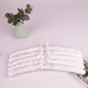 ที่แขวนเสื้อผ้าบุนวมที่แขวนเสื้อโค้ทผ้าไหมแบบย่นที่แขวนเสื้อโค้ทไม่ลื่นชุดที่แขวนฟองน้ำ - Product Image 1