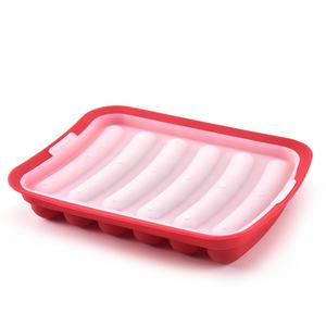 Moule à saucisses créatif et adorable en métal rouge à 6 cavités, écologique, avec couvercle en plastique - Product Image 1