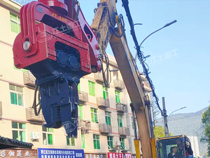 Martello Vibrante Idraulico per Palificazione Montato su Escavatore con Motore ad Alta Efficienza in Vendita - Product Image 6