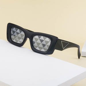 Gafas de Sol Estilo Ojo de Gato Europeo Americano, Unisex, UV400, Marco de PC Negro, para Combinar con Atuendos de Moda, Protección Solar - Product Image 2