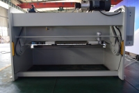 Cisaille hydraulique industrielle CNC CHNVIKEN QC12K pour tôles d'acier/aluminium avec protection de sécurité intégrée
