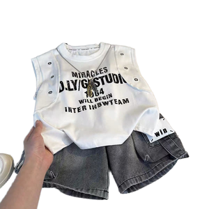 Ensemble de vêtements d'été pour garçon - T-shirt imprimé avec des lettres, short décontracté, costume décontracté deux pièces, matière polyester/coton - Product Image 1