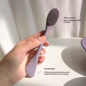 Pinceau de maquillage spécial double tête en silicone pour masque et applicateur de boue, outil de nettoyage et de raclage pour le visage, idéal pour le spa et les salons de beauté - Product Image 5