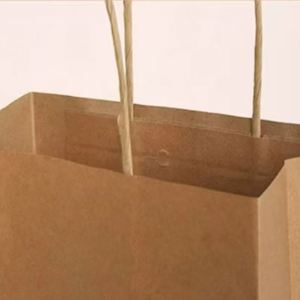 Sacs en papier kraft recyclables avec logo personnalisé et poignées torsadées, adaptés aux achats de vêtements et aux sacs cadeaux pour expositions. - Product Image 4