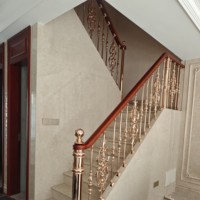 Rampe d'escalier en aluminium de luxe de style européen, couleur or rose, écologique, résistante à la rouille, pour créer une ambiance haut de gamme dans une grande maison