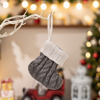 Mini chaussettes tricotées de Noël pouces tricot tricoté rayures décorations de vacances rustiques sacs Goodie pour les amis de la famille