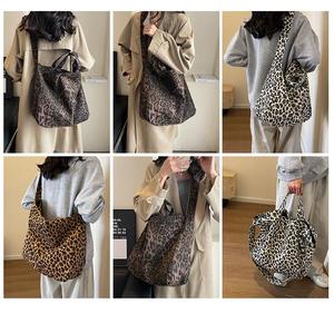 Hot Sale Trendy Canvas <b>Bag</b> Letter Pattern <b>with</b> <b>Zipper</b> Double Handle Medium Size <b>Large</b> Capacity Travel <b>Bag</b> - Product Image 6