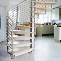 Escalier en colimaçon classique en acier inoxydable pour intérieur avec marches en bois massif pour duplex résidentiel